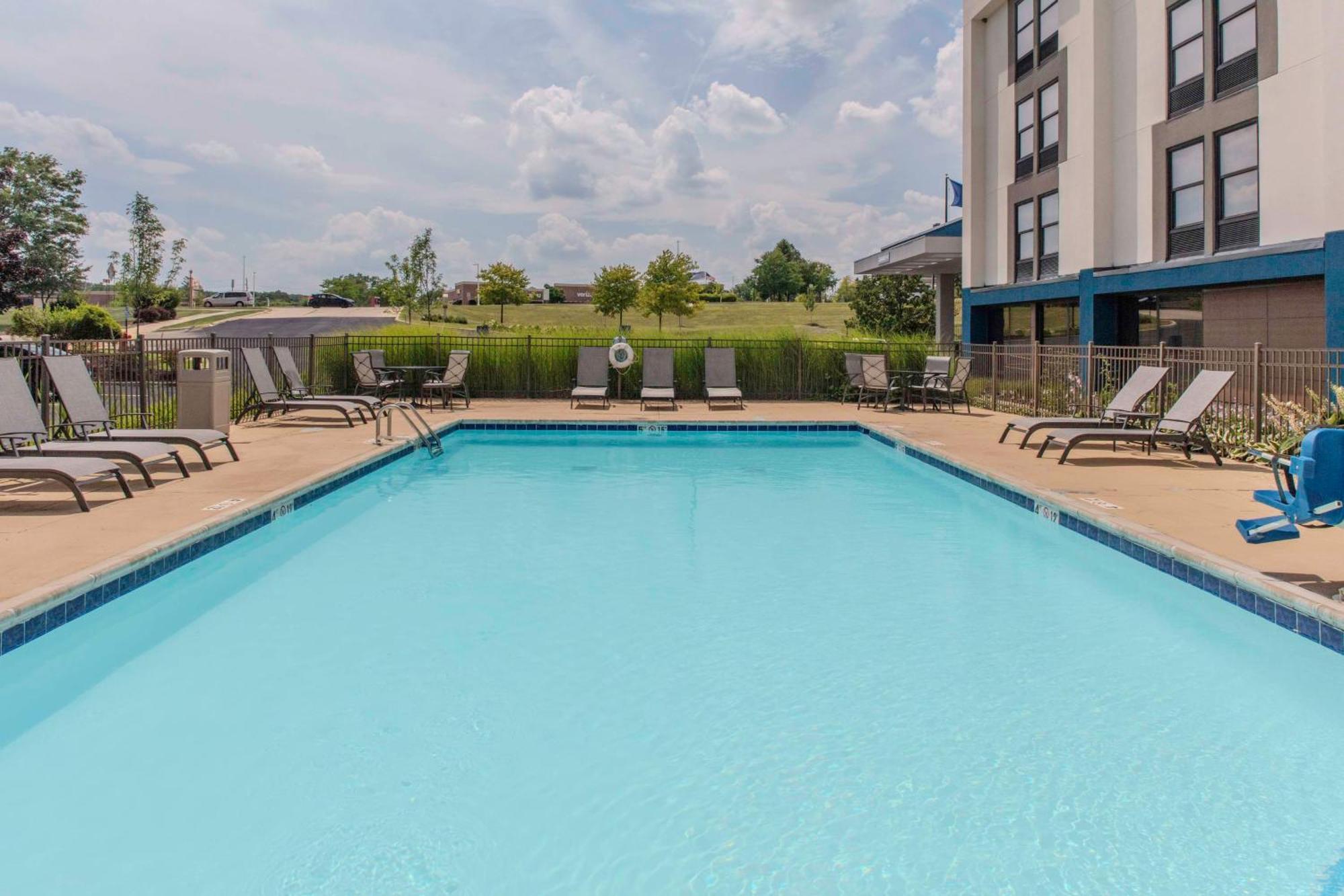 Hampton Inn Detroit Northville Exterior foto